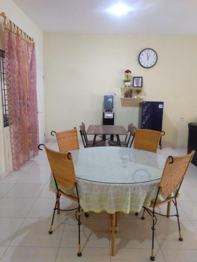 Villa Brastagi Resort Jalan Mimpin Tua Blok C No. 41 Berastagi Exterior photo
